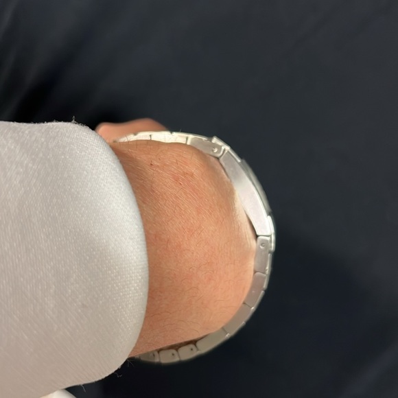 Gucci Diamond Watch Stainless Steel 4600L EUC w boxes & papers extra links - Picture 10 of 14